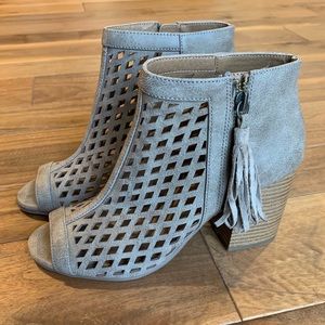 BRAND NEW Taupe Open Toe Booties with Tassel, Sz 7